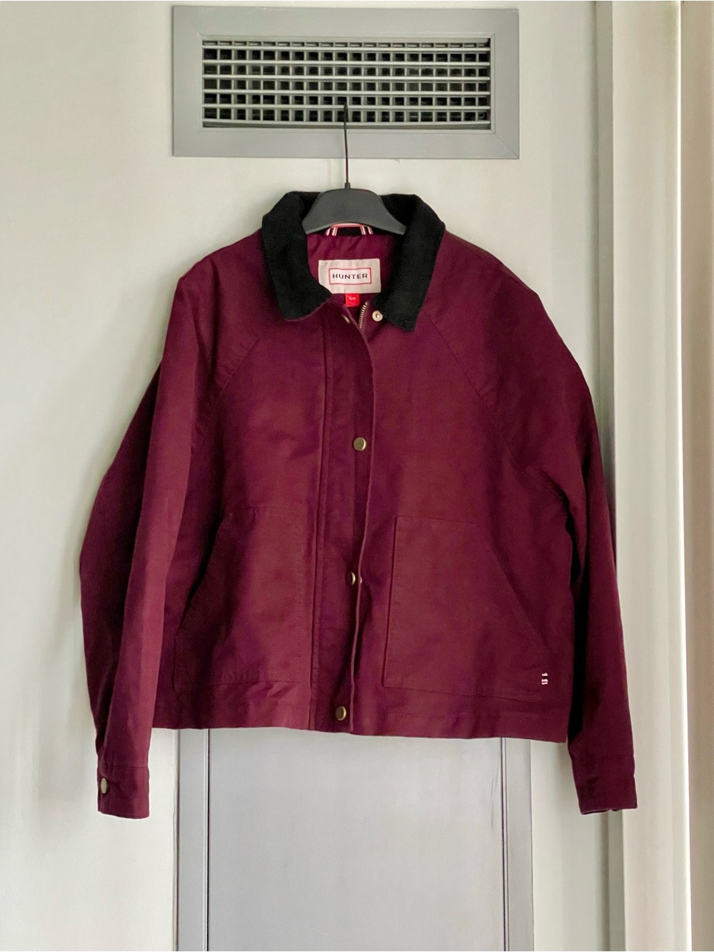 NWT HUNTER ($149) Cherry Lacquer Barn Cropped Jacket with Black Corduroy Collar